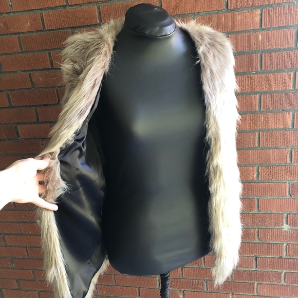 Chicwish Faux Fur Vest NWOT - Picture 7 of 8